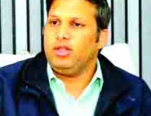 दिव्यांग को व्हीलचेयर नहीं देने पर डीएम ने स्टाफ को लगाई जमकर लताड़