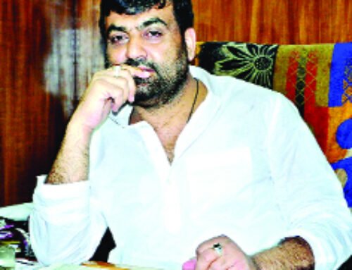 एक माह पहले लाठियां और अब ‘तिलक’