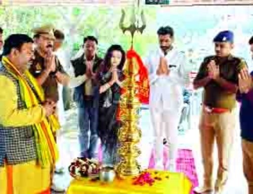 गुलमोहर सोसाइटी के रेजिडेंटसï् ने पुलिस अफसरों का किया सम्मान