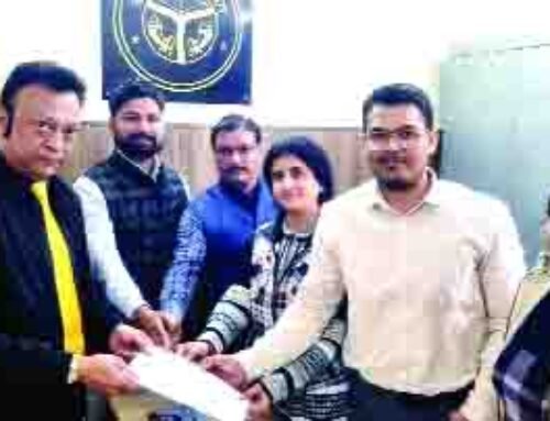 एनएचएम के संविदा कर्मियों ने मानदेय के लिए दिया ज्ञापन