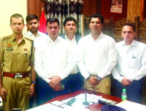 डीसीपी से मुलाकात के बाद अधिवक्ताओं ने धरना किया स्थागित