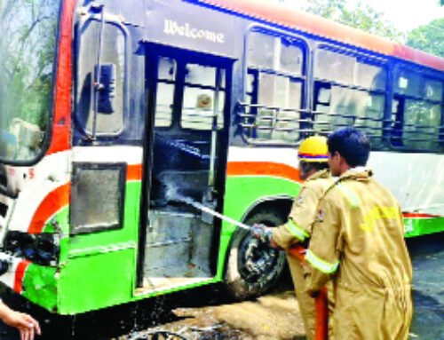 यूपी रोडवेज की बस में लगी आग