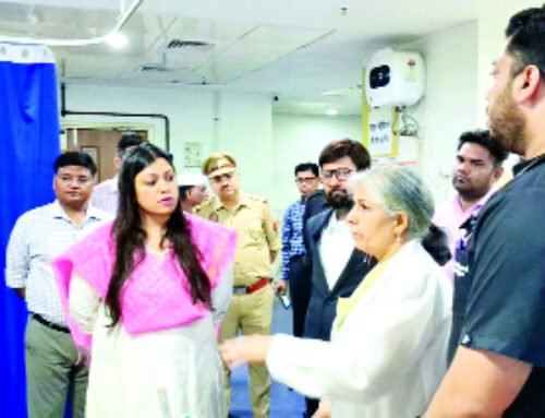 अस्पताल पहुंची डीएम, घायलों का जाना हाल