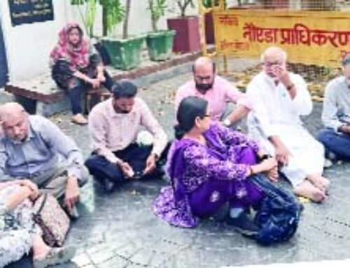 सीपीआई (एम) डेलिगेशन ने डीएम आवास पर दिया धरना