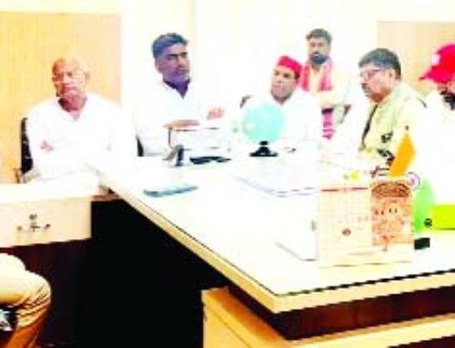 सपा प्रतिनिधिमंडल पहुंचा नोएडा, सीपी से की बात