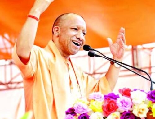 बंगाल में दीदी सडक़ों पर नमाज पढ़वाती हैं, हिंदू त्योहारों पर पाबंदी: योगी