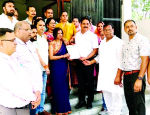 राजकुमार भाटी के बयान के विरोध में दिया धरना
