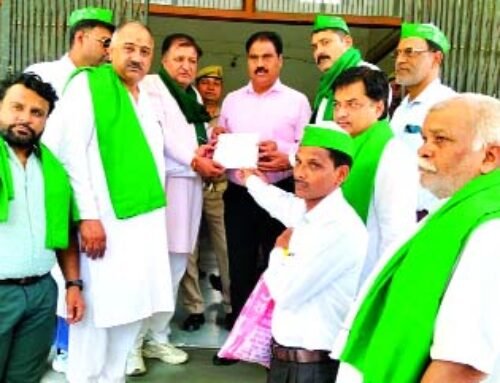 भारत-अमेरिका के बीच होने वाले कृषि समझौते के खिलाफ किसानों ने दिया ज्ञापन