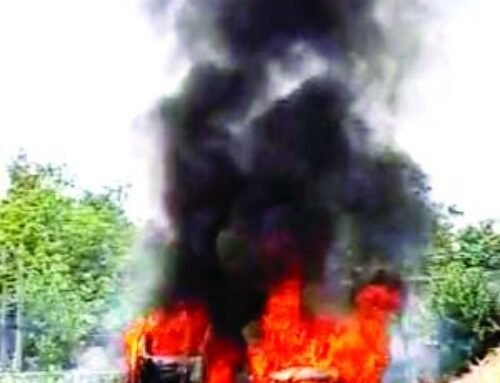 दो कारों में लगी आग
