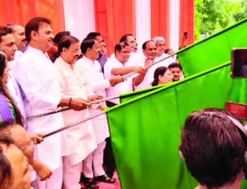 सीएम ने नोएडा को दी इलेक्ट्रिक और हाइड्रोजन बसों की सौगात