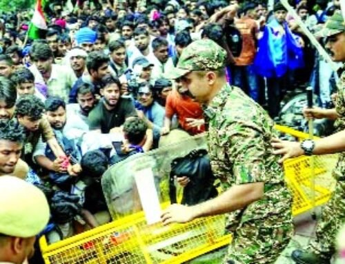 कॉकरोच का प्रदर्शन दिल्ली जाम