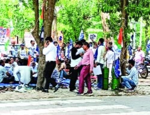 नीट पेपर लीक के विरोध में आजाद समाज ने दिया धरना
