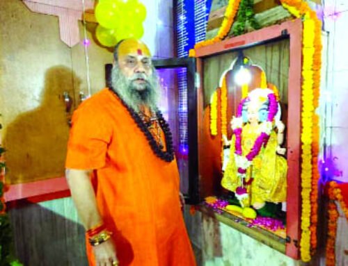 गुरू पूर्णिमा पर हजारों श्रद्घालु पहुंचे दूधेश्वर मंदिर