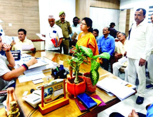 डीएम ने की जनसुनवाई, शिकायतों के तत्काल निस्तारण के दिए निर्देश