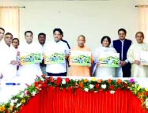 सीएम ने किया गाजियाबाद क्लीन गाजियाबाद ग्रीन पुस्तक का विमोचन