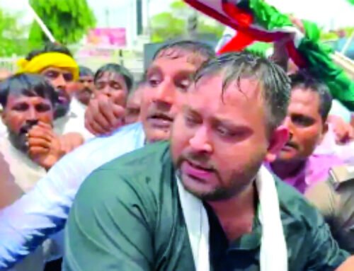 मार्च निकाल रहे तेजस्वी लिए हिरासत में