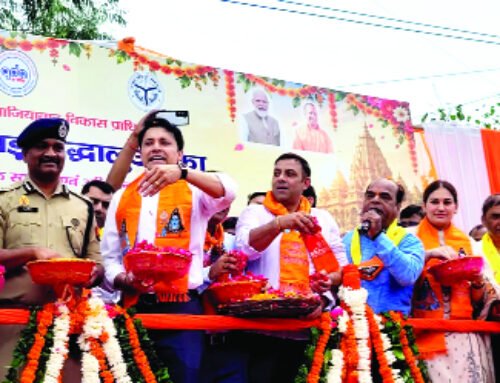 जीडीए की ओर से कांवडिय़ों पर भव्य पुष्प वर्षा