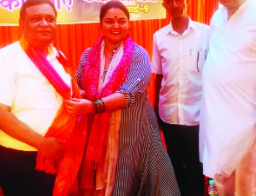 अविका सेवा समिति के शिविर में पहुंच रहे हैं लोग