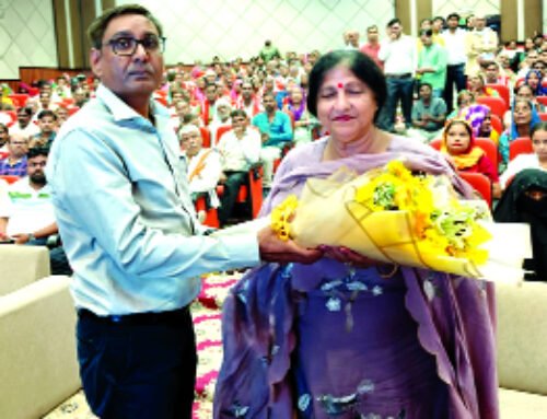 नगर निगम ने आउटसोर्स कर्मचारियों को किया सम्मानित