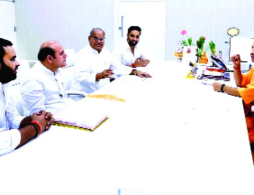 लखनऊ में पूर्व सांसद रमेशचंद तोमर की मुलाकातों से पारा बढ़ा