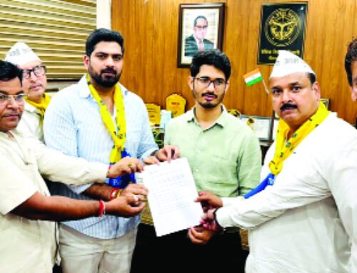 ‘स्कूल ठीक करो अभियान’ में आप ने बीएसए को सौंपा दस सूत्रीय ज्ञापन