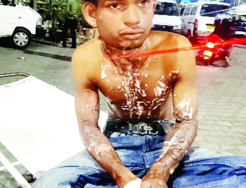 युवक ने चौकी में लगा ली खुद को आग