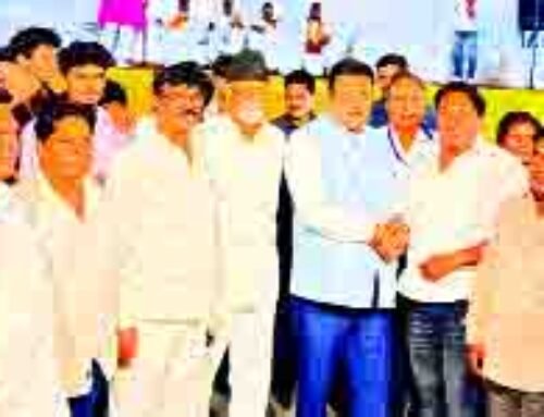 अभिषेक गर्ग ने वाल्मीकि पार्क में किया माल्यार्पण