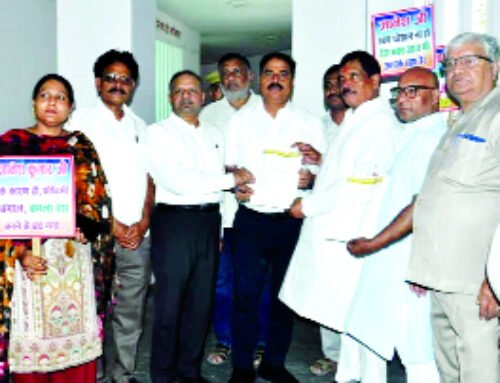 मुख्य चुनाव आयुक्त के समर्थन में दिया ज्ञापन