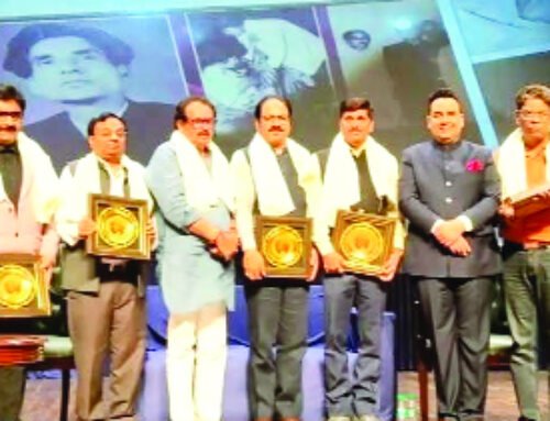डासना के अधिशाषी अधिकारी महेश प्रताप श्रीवास्तव हुए सम्मानित