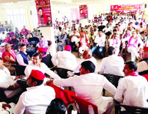 पुण्यतिथि पर सपाइयों ने दी मुलायम सिंह यादव को श्रद्धांजलि